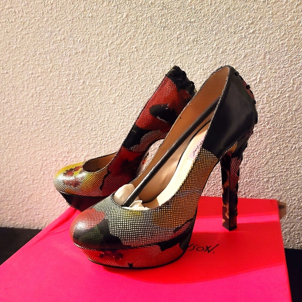 Betsey Johnson Floral Pumps